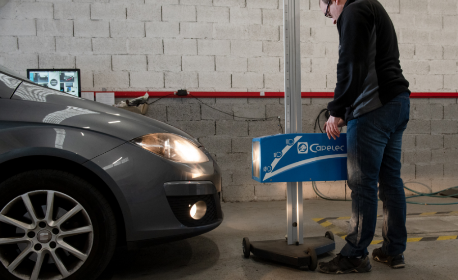 Contrôle technique des phares d'un véhicule à Cournon d'Auvergne centre Autosur